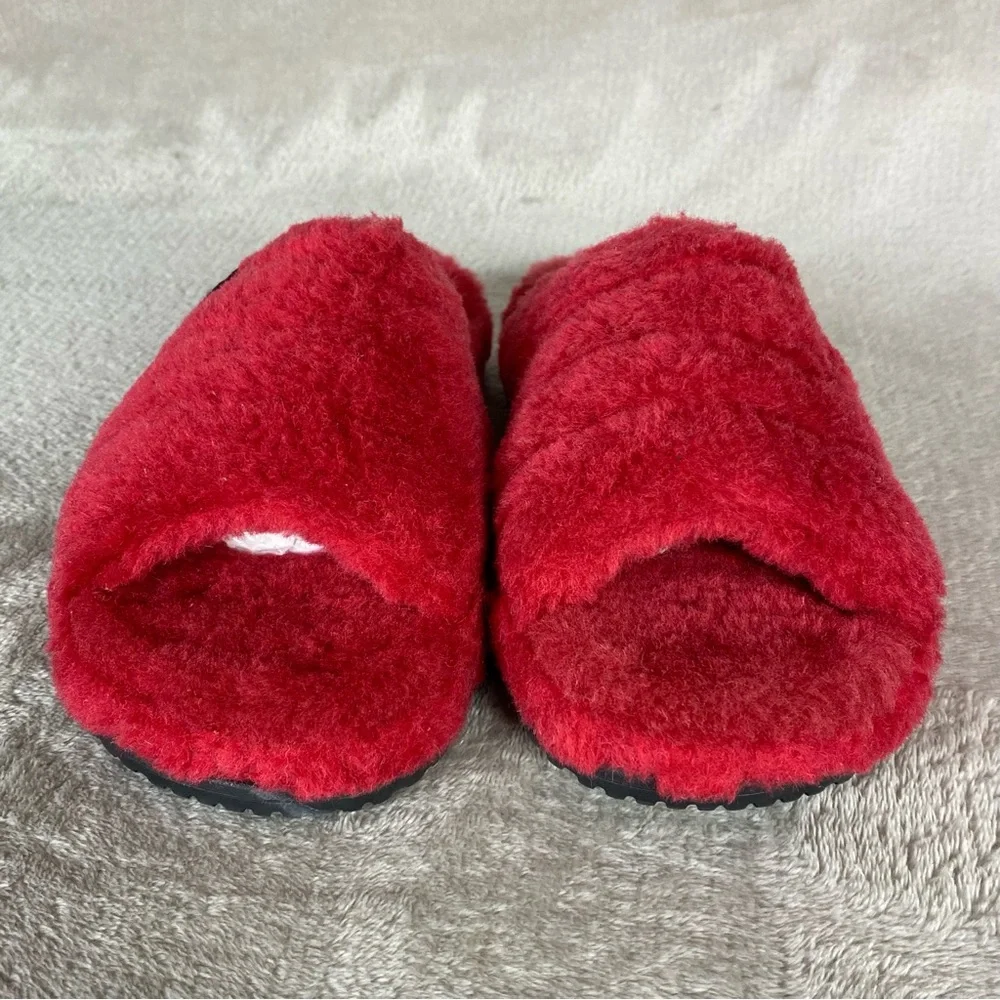 UGG Men’s Size 5 (Women’s Size 7) Red Fluffy Slippers - Picture 5 of 12